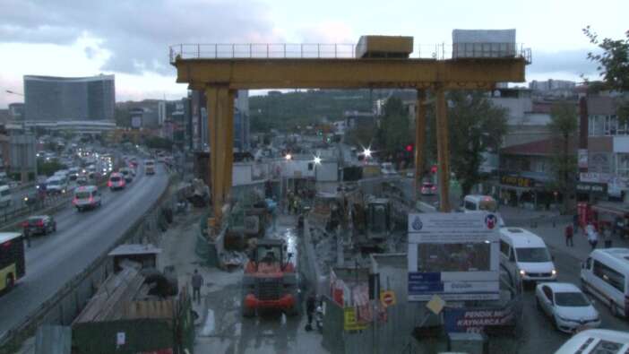 İBB'nin 4 yıldır bitiremediği metro vatandaşları çileden çıkardı