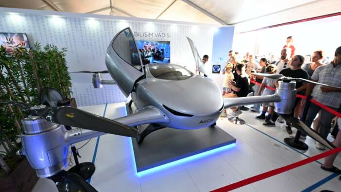 Türkiye'nin uçan arabası AirCar TEKNOFEST İzmir'de