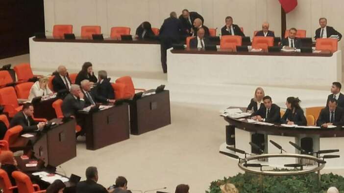 TBMM'de koltuk kavgası! Genel Kurul’a ara verildi...