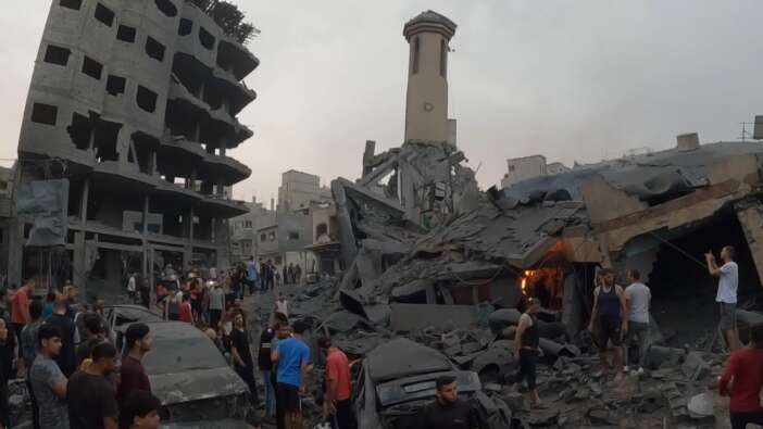 İsrail Gazze'deki el-Garbi Camisi'ni bombaladı