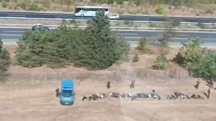Bakan Yerlikaya görüntüleri paylaştı: 117 operasyonda 181 göçmen kaçakçılığı organizatörü yakalandı!