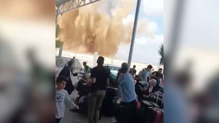 İsrail ordusu Gazze'nin Mısır'a açılan kapısı Refah'ın çevresini vurdu