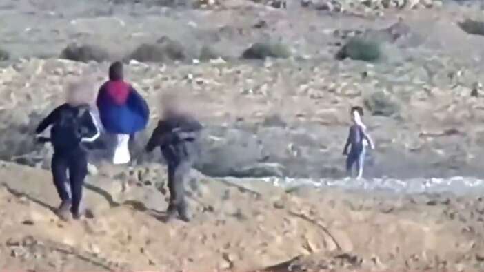 Hamas bir kadın ve iki çocuk rehineyi serbest bıraktı