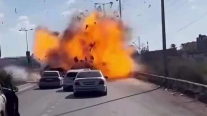 İsrail 'Gazze'yi boşaltın' demişti! Yola çıkan Filistinlilere bomba yağdırdılar!