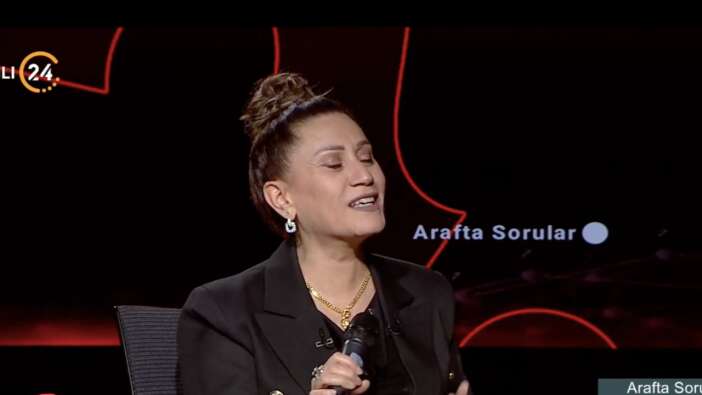 Ünlü sanatçı Azerin'den duygulandıran türkü: Türk'ün şanlı bayrağını Kudüs'te asacağız!