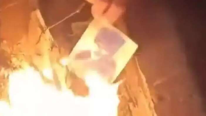 Ahlaksızlık cezasız kalmayacak... Kayseri'de Atatürk'ün fotoğrafını yakan lise öğrencileri gözaltına alındı!