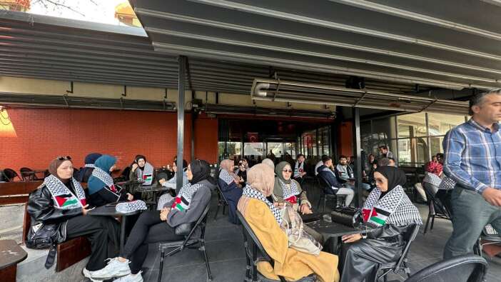 AK Parti Gençlik Kollarından İsrail destekçisi Starbucks'ta büyük eylem: “Say Stop”
