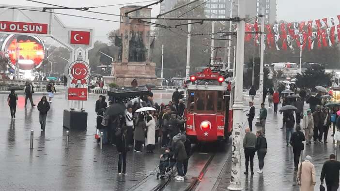 İstanbul'da sağanak başladı! Peki hava durumu nasıl olacak