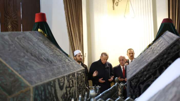 Cumhurbaşkanı Erdoğan, Sultan 2. Abdülhamid Han türbesini ziyaret etti