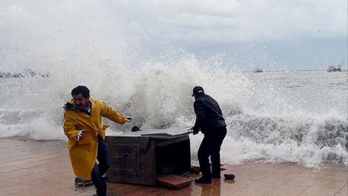 Meteorolojiden İzmir için kuvvetli yağış ve fırtına uyarısı!