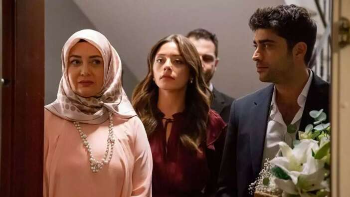 Kızılcık Şerbeti dizisine bomba transfer! Farah Zeynep Abdullah sosyal medyada paylaştı!
