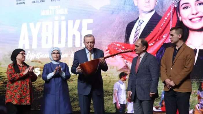 ''Aybüke'' filminin galasından duygulandıran anlar!