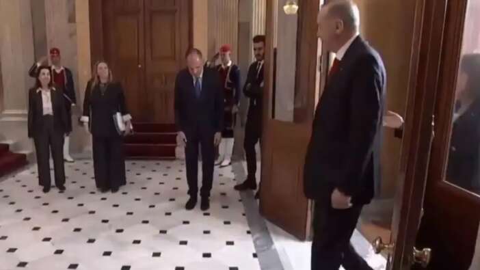 Cumhurbaşkanı Recep Tayyip Erdoğan'ın önünde eğildi, Yunanistan karıştı!