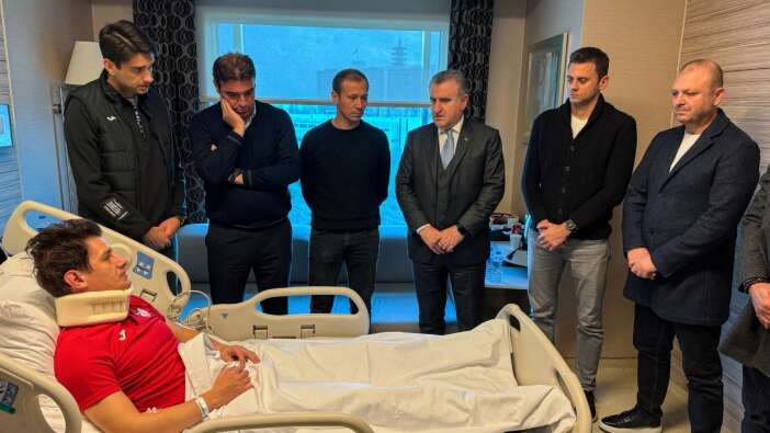Gençlik ve Spor Bakanı Bak, hakem Halil Umut Meler'i ziyaret etti