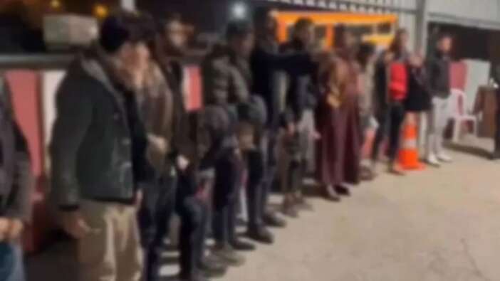 Demir malzeme yüklü TIR'da 29 düzensiz göçmen yakalandı!