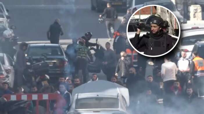 Mescid-i Aksa'da Cuma namazı kılan Müslümanlara gaz bombası atıldı! İsrail polisi ilk kez kamera kullandı...