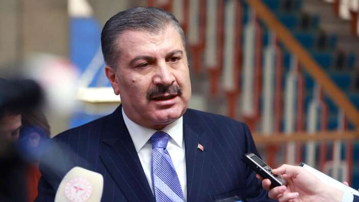 Bakan Koca'dan yurt dışına giden doktorlarla ilgili iddialara yanıt