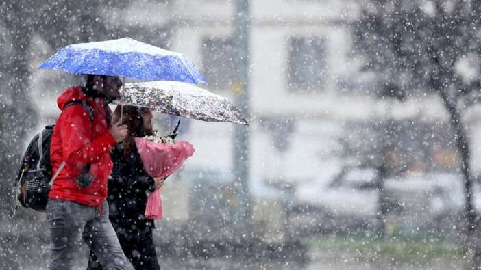 Meteorolojiden 10 kent için kuvvetli yağış ve kar alarmı! Marmara ve Karadeniz'de fırtınaya dikkat
