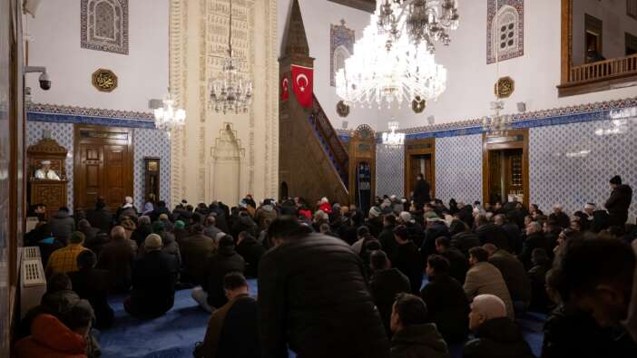 Yurt genelinde camilerde şehit Mehmetçikler için dua edildi
