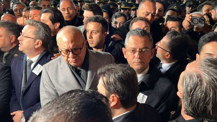 Manisa'da şehit cenazesinde Özgür Özel'e tepki: "Özgür dışarı"