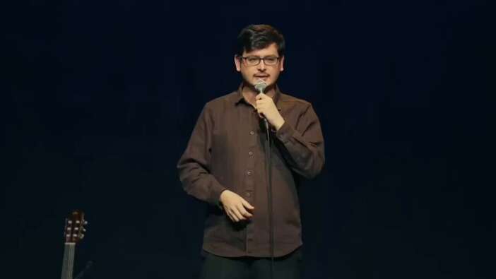 Hadsiz Stand-up'çı soykırıma uğrayan Filistinli masumlarla sahnede dalga geçti!