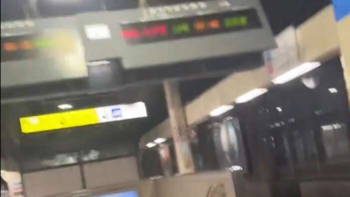Metro'da korkunç anlar: 7.5 şiddetindeki deprem Japonya'yı böyle vurdu!