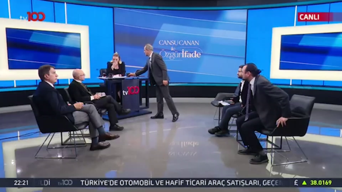 Cansu Canan Özgen soluk borusuna kaçan kuruyemiş nedeniyle boğuluyordu! İşte o anlar...