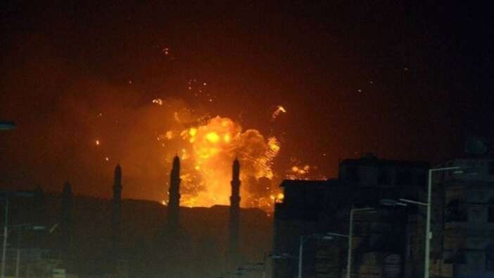 Savaş yayıldı! ABD ve İngiltere Yemen'i vuruyor: Başkent Sana'da patlama sesleri!