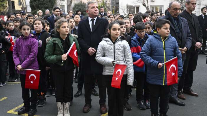 81 ilde tüm okullarda şehitler için saygı duruşu