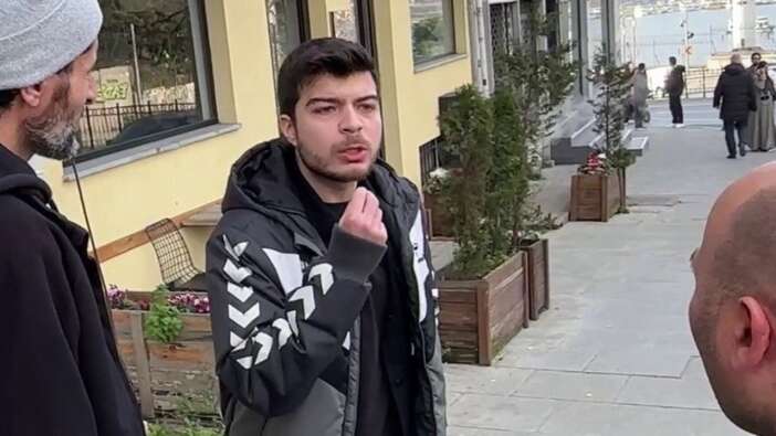 Kelime-i Tevhid bayrağı saldırganı Ege Akersoy tahliye edildi
