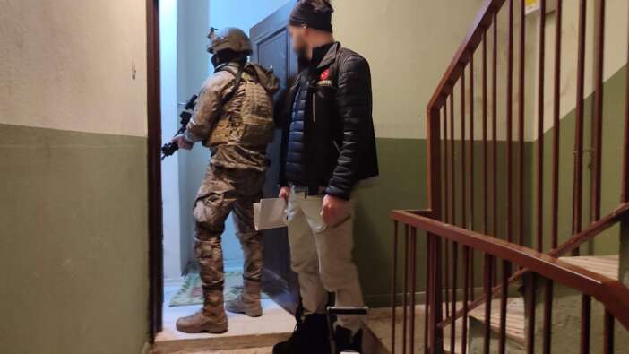 Mersin'de uyuşturucu satıcılarına şafak operasyonu! 431 polis ile 54 adrese baskın: Çok sayıda gözaltı var