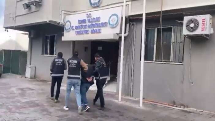Interpol tarafından kırmızı bültenle aranıyordu: İzmir'de yakalandı