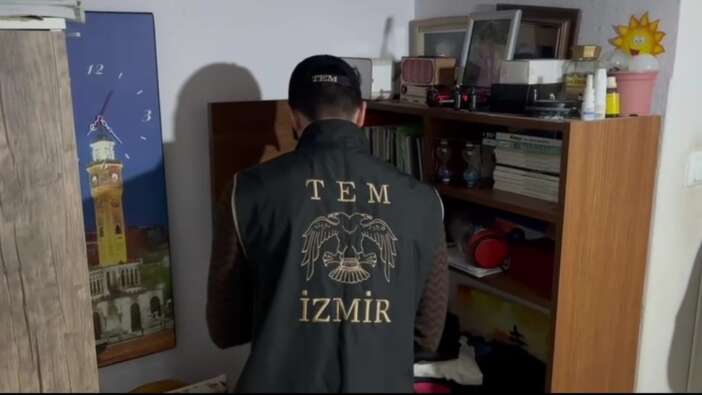 İzmir'de FETÖ operasyonu: 19 gözaltı