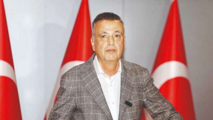 Aday olamayınca "Aleviler ve Kılıçdaroğlu'nu destekleyenler tasfiye ediliyor" diyerek istifa eden Battal İlgezdi'ye CHP medyasından tepki yağıyor.