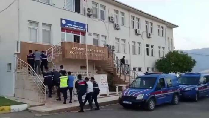 Bakan Yerlikaya duyurdu! Göçmen kaçakçılığı organizatörlerine dev operasyon! Binlerce kişi tutuklandı