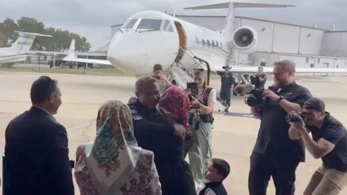 Türkiye'nin ilk astronotu Alper Gezeravcı ailesi ile kavuştu! Duygusal anlar yaşandı...
