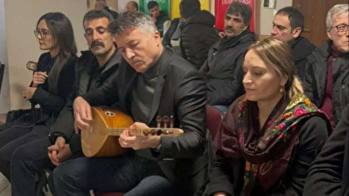 CHP'den DEM Parti'nin Öcalan eylemine ziyaret! Türkü söyleyerek destek verdiler...