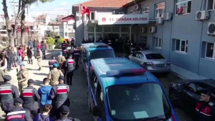 Bakan Yerlikaya duyurdu! 48 ilde eş zamanlı 'NARKOGÜÇ-49' operasyonu: Bir ton uyuşturucu ele geçirildi, 242 kişi gözaltına alındı