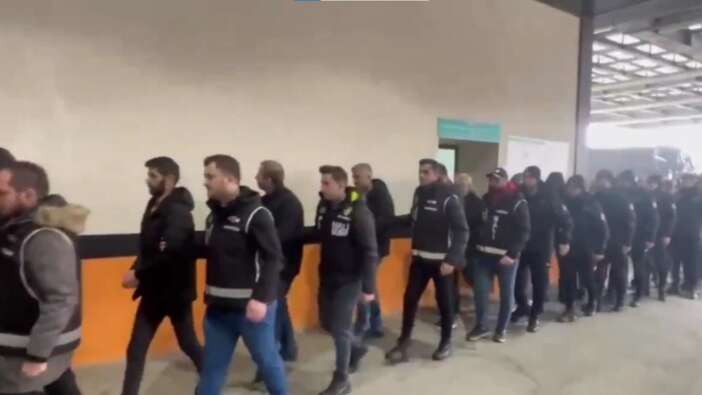 Bakan Yerlikaya duyurdu! 74 ilde ruhsatsız silah taşıyanlara ve silah kaçakçılarına MERCEK-11 Operasyonu! Çok sayıda kişi gözaltına alındı