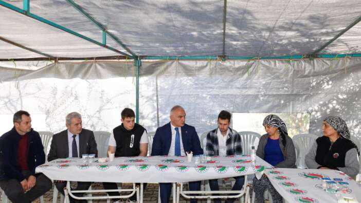 Bakan Ersoy'dan sağanakta ölen sürücünün ailesine taziye ziyareti