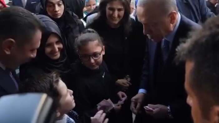 Cumhurbaşkanı Erdoğan'ın çocuklarla sohbeti gülümsetti: 2012'liler de sizin arkanızda, merak etmeyin