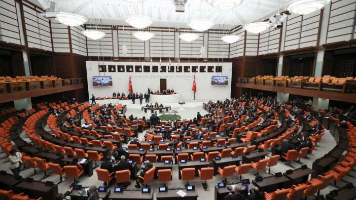 1,5 ay aradan sonra TBMM yeniden toplanıyor! Gündem: Kripto paralar, kadınların bekarlık soyadına vize, yol geçiş ücretleri...