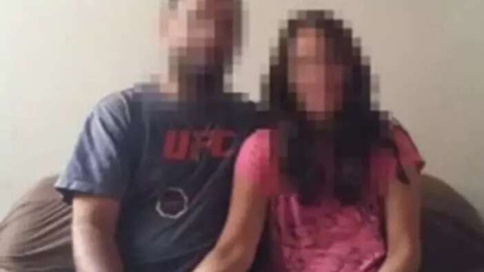 Kendisini terk eden annesini ararken, kocasının aslında biyolojik kardeşi olduğunu öğrendi