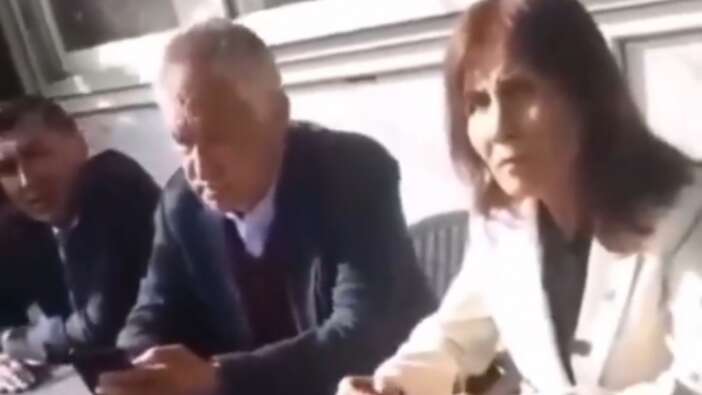 CHP Adana adayı Zeydan Karalar, DEM Partili vatandaştan fırça yedi: Üstüne özür diledi
