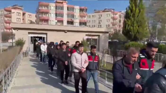 Bakan Yerlikaya duyurdu! 21 ilde SİBERGÖZ-26 Operasyonu! 75 şüpheli yakalandı