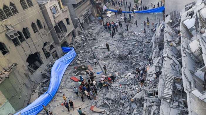 İsrail Gazze'de yardım dağıtım deposunu vurdu, 8 Filistinliyi öldürdü