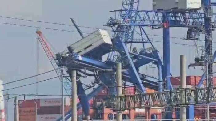 Kocaeli'de Evyapport limanında dehşet: Gemi vinçleri böyle devirdi!