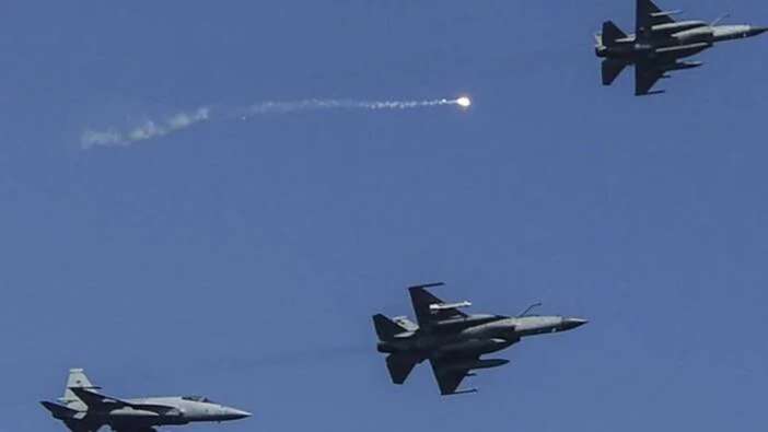Pakistan, Afganistan'ı bombaladı: Çok sayıda ölü var