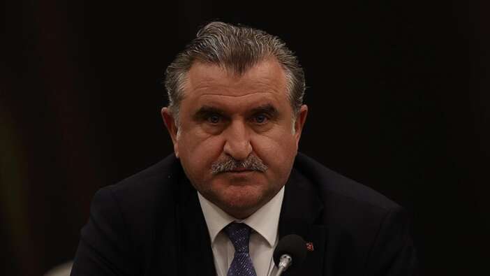 Bakan Bak'tan vefat eden eski milli futbolcu Ersen Martin için başsağlığı mesajı