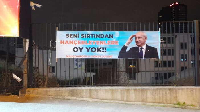 Kılıçdaroğlu destekçilerinden dikkat çeken hamle! İstanbul sokaklarında 'Hançercilere oy yok' pankartları astılar...